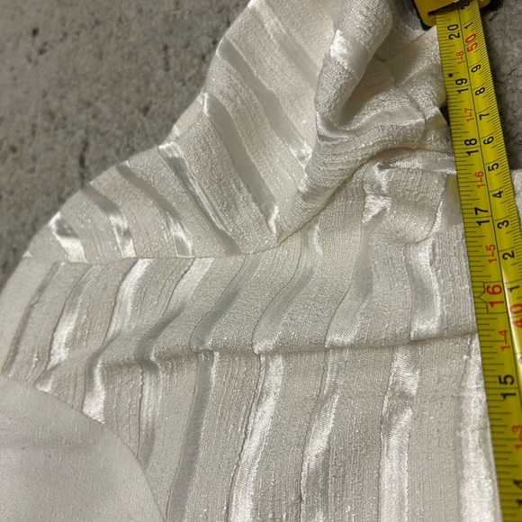 Joseph Ribkoff vintage size 8 White and Gold Cropped Blazer w horse bite clasps - Picture 11 of 15